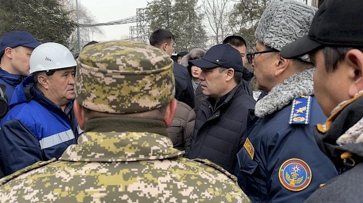 Садыр Жапаров Бишкек ЖЭБин калыбына келтирүү иштеринин жүрүшү менен таанышты