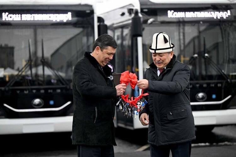 Бишкекке 95 жаңы автобус жана 42 атайын техника келди