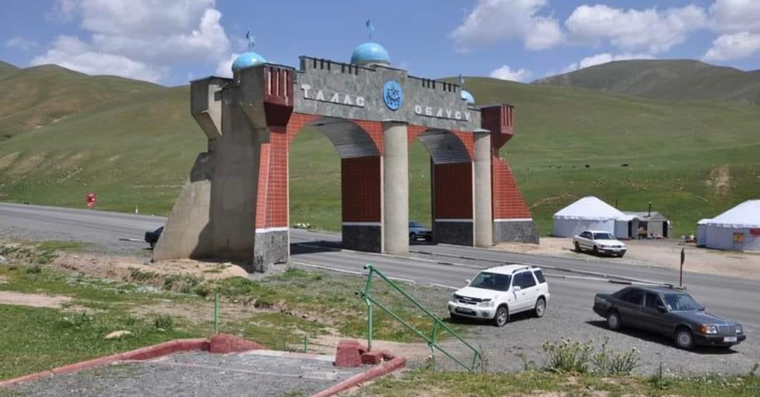 Таласта 27 жаштагы келин 4 жаштагы кызы, 2 жаштагы уулу менен киши колдуу болуп каза болушкан.&nbsp;
&nbsp;