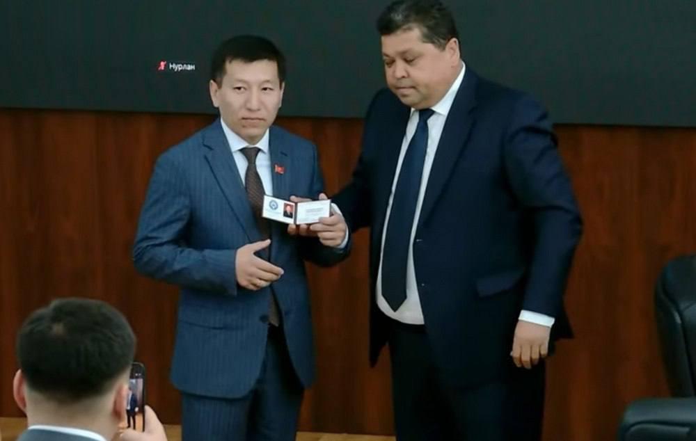 Жогорку Кеңешке жаңы депутат келди