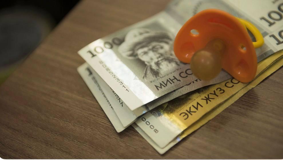 3 жашка чейинки балдарга жөлөкпул берүү мыйзамына кол коюлду
