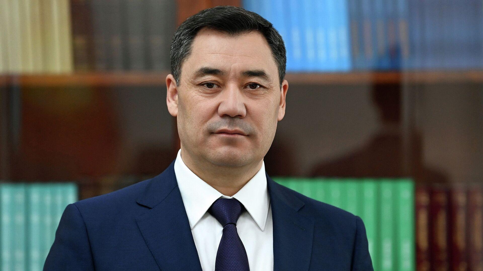 Садыр Жапаров Октябрь окуялары тууралуу китеп жазарын билдирди
