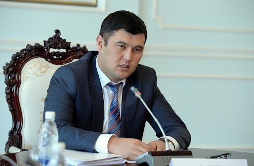 УКМК Сооронбай Жээнбековдун тушунда иштеген чиновникти кармады