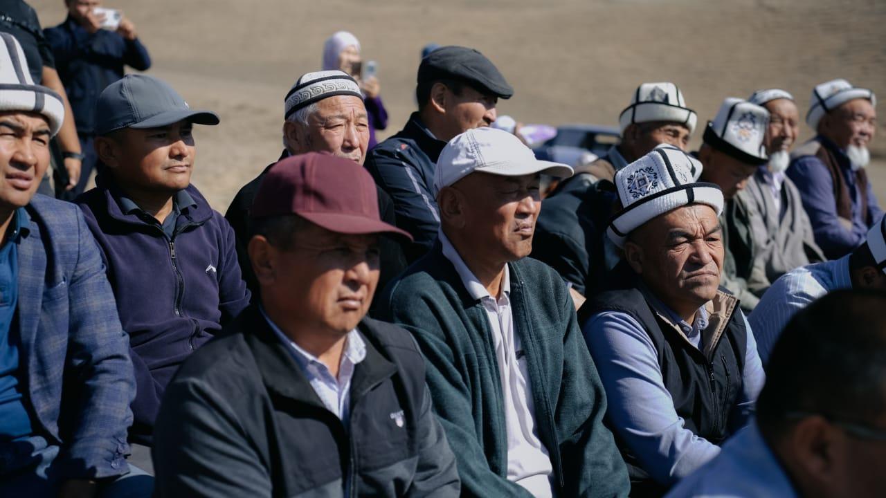 Күн панелдери астына клубника да өстүрөбүз. Баткенде уникалдуу "Агровольтайка" долбооруна старт берилди. 
&nbsp;