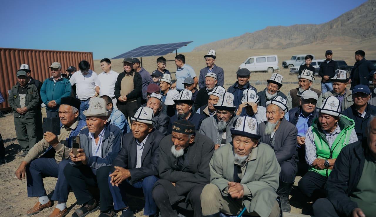 Күн панелдери астына клубника да өстүрөбүз. Баткенде уникалдуу "Агровольтайка" долбооруна старт берилди. 
&nbsp;