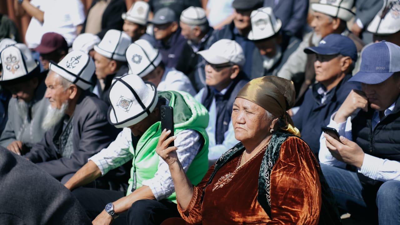 Күн панелдери астына клубника да өстүрөбүз. Баткенде уникалдуу "Агровольтайка" долбооруна старт берилди. 
&nbsp;